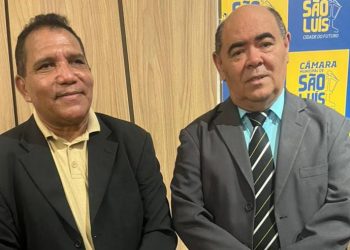 Astro de Ogum homenageia Sebastião Santos com a Medalha Simão Estácio da Silveira, maior honraria da Câmara Municipal de São Luís, nesta quarta-feira