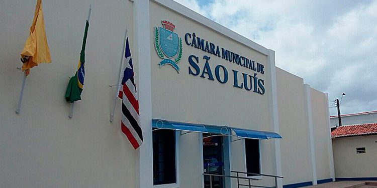 Câmara de São Luís é alvo de críticas após não pagar 13º mesmo com recursos disponíveis