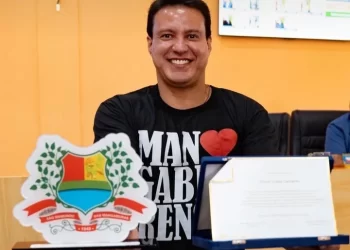 Em sessão solene, Felipe Camarão recebe honraria e reforça compromisso com São Raimundo das Mangabeiras