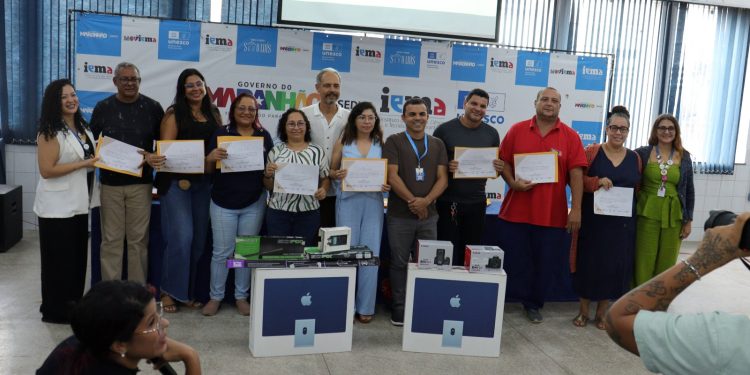 Projeto de formação em cinema etnográfico entrega certificados e kits audiovisuais a escolas da rede estadual