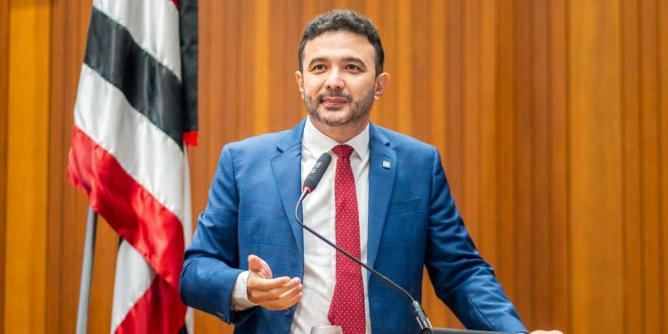 Em discurso, Yglésio faz ataques a Flávio Dino e fala em projeto político nacional