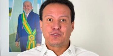 Felipe Camarão entra na disputa pelo governo e articula chapa com Eliziane Gama ao Senado