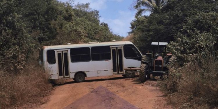 Comunidade rural bloqueia acessos em Caxias e denuncia abandono de infraestrutura