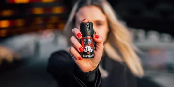 Nova lei regulamenta porte de spray de pimenta por mulheres e impõe critérios rigorosos