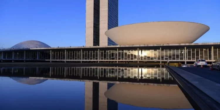 “Taxa das blusinhas” pode ser suspensa e entra na agenda prioritária do Congresso