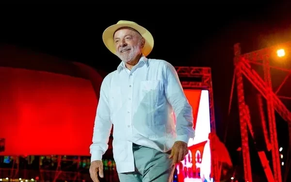 “Abre o sigilo, Flávio”: Lula leva provocação às ruas e aumenta pressão sobre adversário